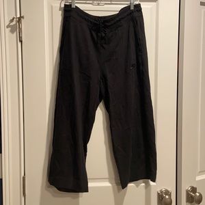 Nike Wide leg Cropped sweatpants
